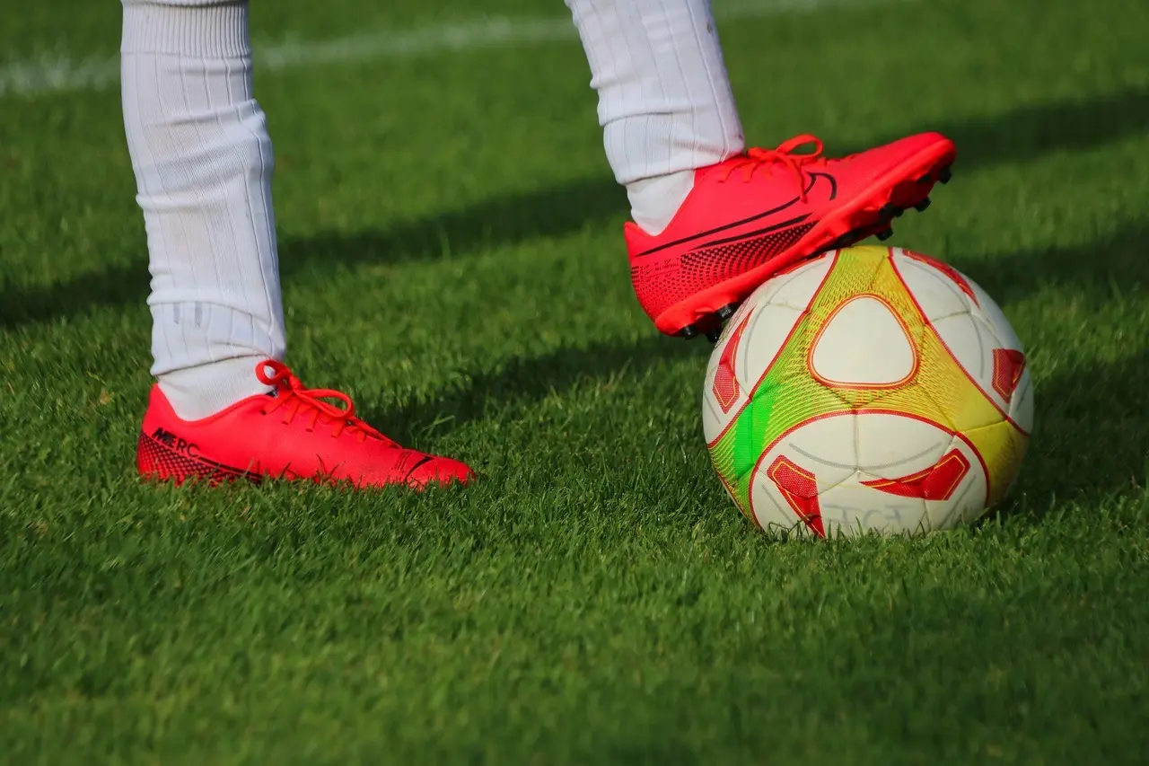 Dramatik fra første fløjt – sådan forløb League Two, runde 1 (2025/26)