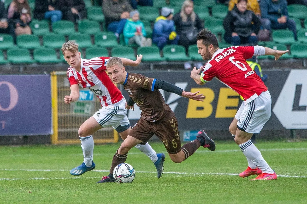 Runde 3 i Premiership: Celtic i kontrolleret gear, stort comeback i Edinburgh og pointdeling i Paisley
