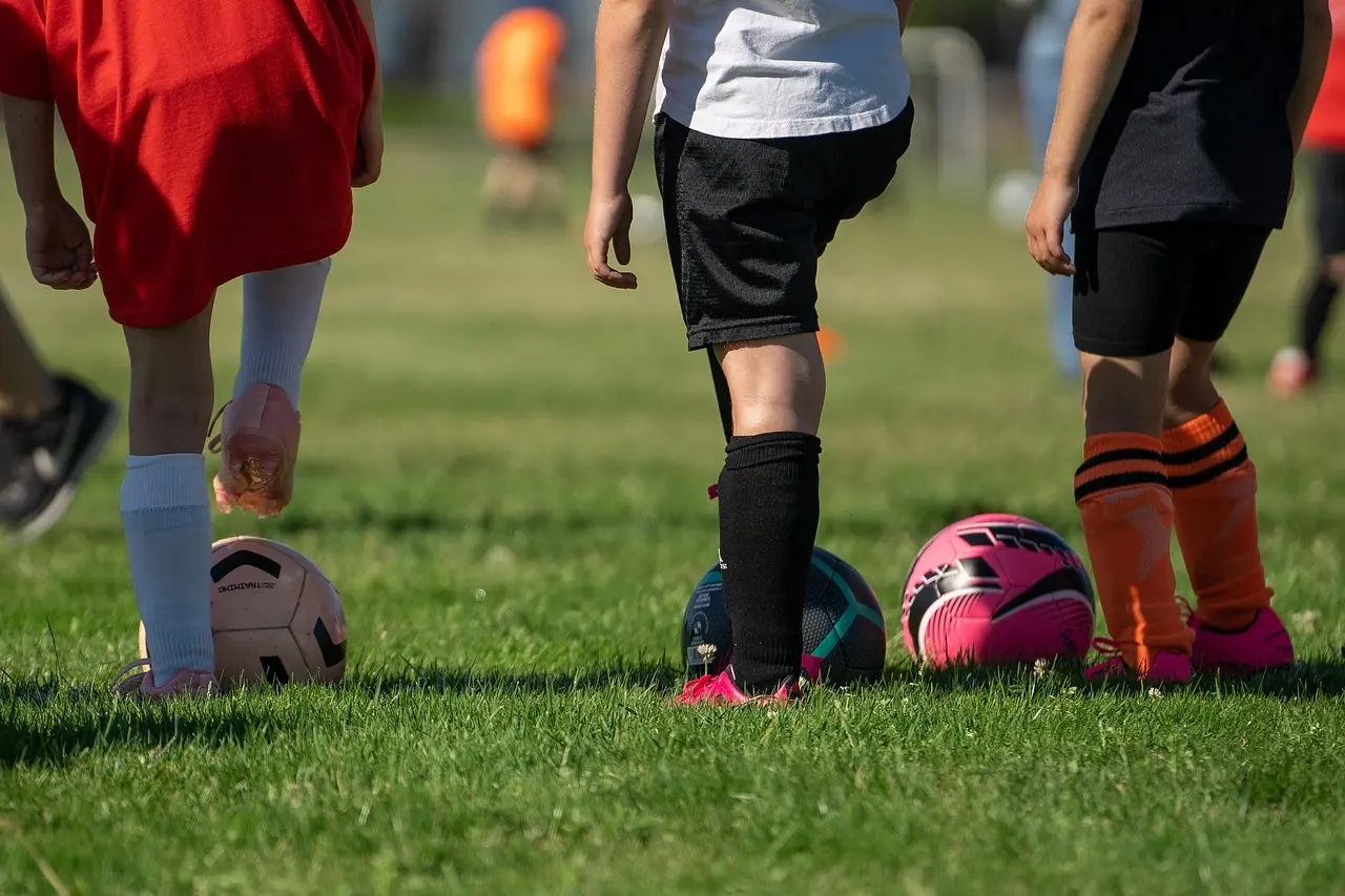 Effektive afslutninger, tidlige scoringer og fem spændende opgør – sådan forløb League One-runde 2 2025/26