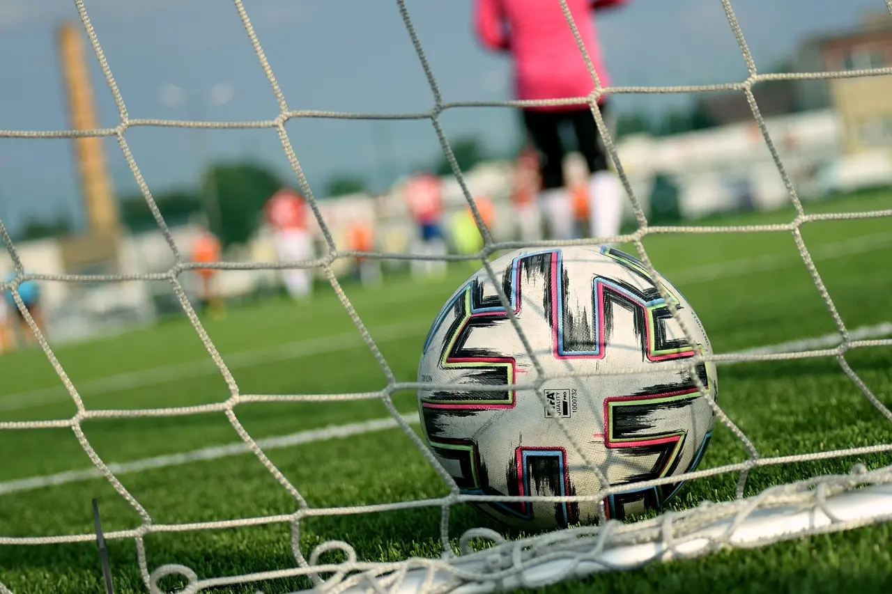 Dramatik og delinger: Runde 20 i Championship bød på straffe, rødt kort og sene udligninger