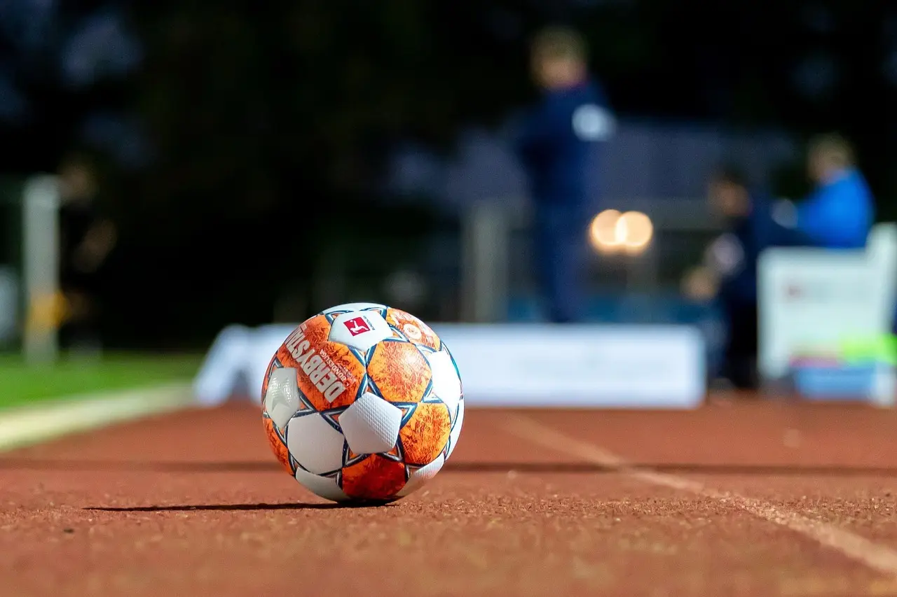 Skarpe slutminutter, vigtige redninger og en stor vending: Overblikket over Championship-runde 11